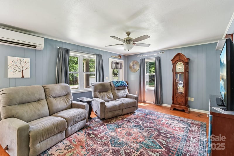 19 Lockman Road, Maggie Valley, NC - 2 beds, 2 baths, 985 sqft - $315,900