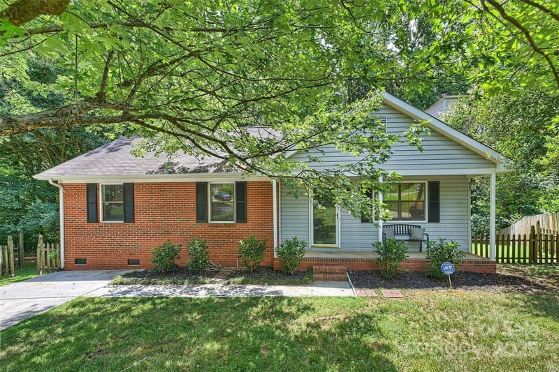6115 Coltswood Court, Charlotte, NC - 3 beds, 2 baths, 1,230 sqft - $399,000
