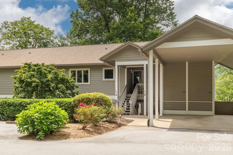 103 GOLFSIDE Drive, Flat Rock, NC - 2 beds, 2 baths, 1,650 sqft - $319,000