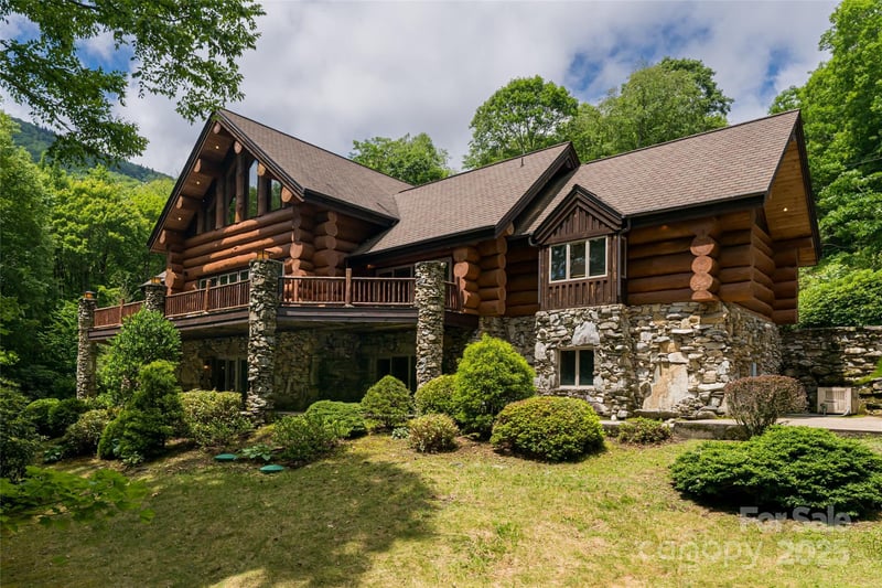 303 Flying Hawk Trail, Waynesville, NC - 3 beds, 3.5 baths, 5,164 sqft - $1,799,500