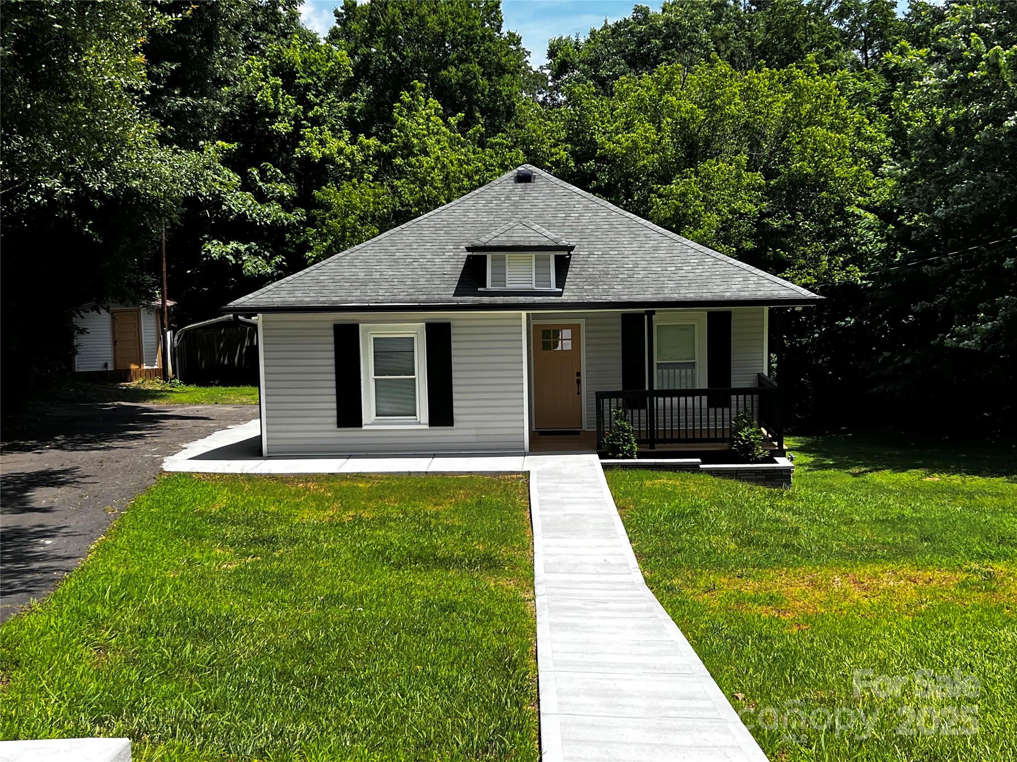 305 Henry, Belmont, NC. property listing photo