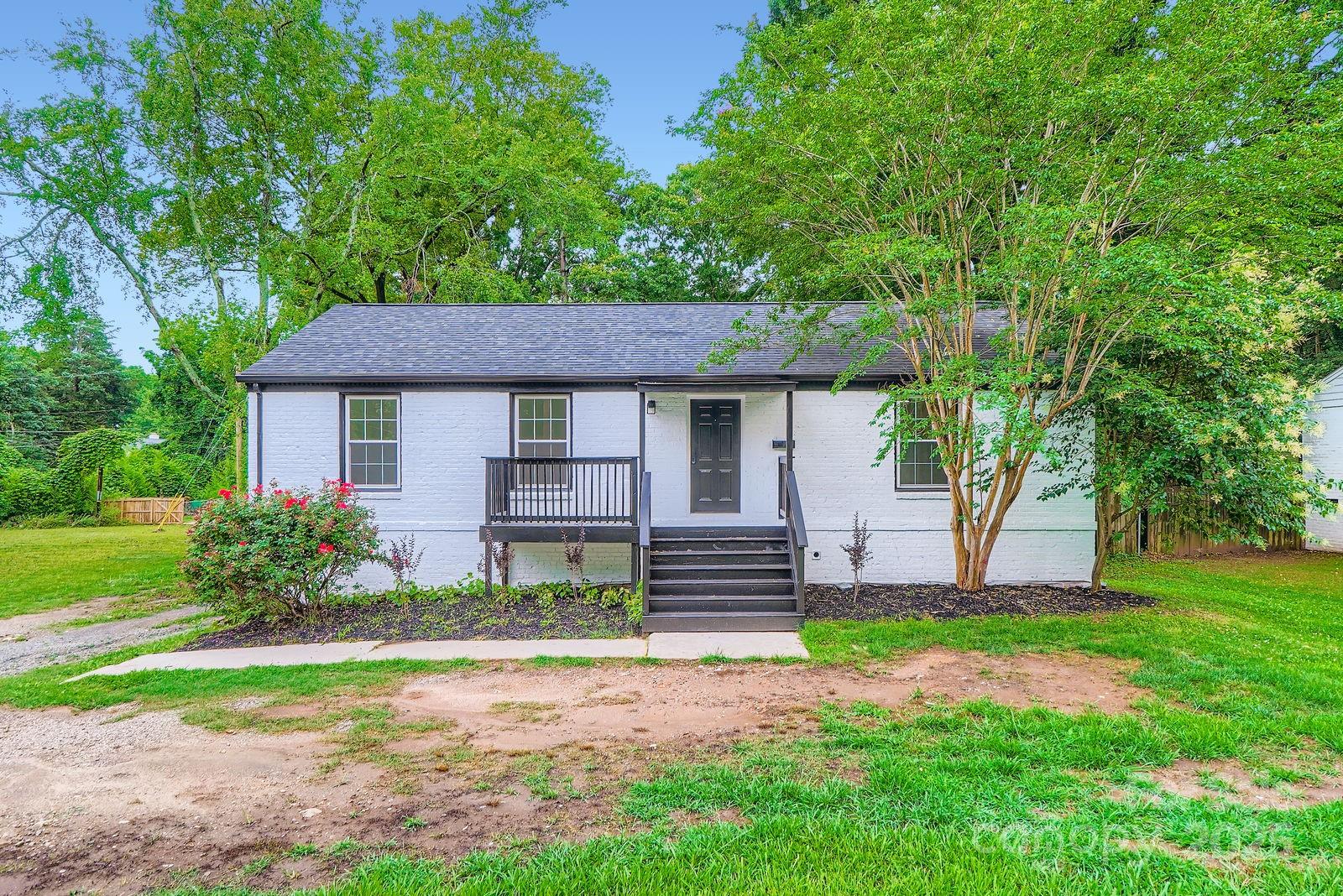 1224 E Woodlawn Road, Charlotte, NC. property listing photo