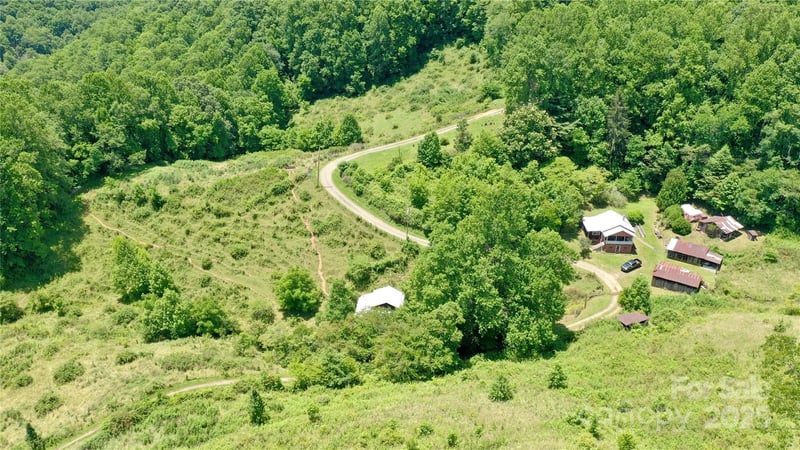 2087 Henry Road, Sylva, NC - 2 beds, 1 bath, 790 sqft - $299,000