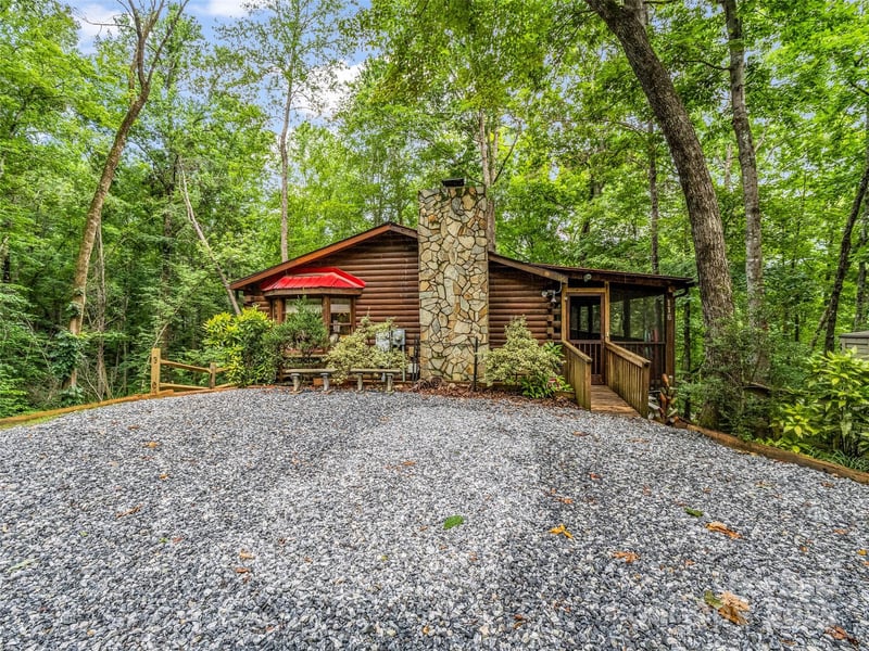 116 Chalet Road, Lake Lure, NC - 2 beds, 2 baths, 1,036 sqft - $350,000