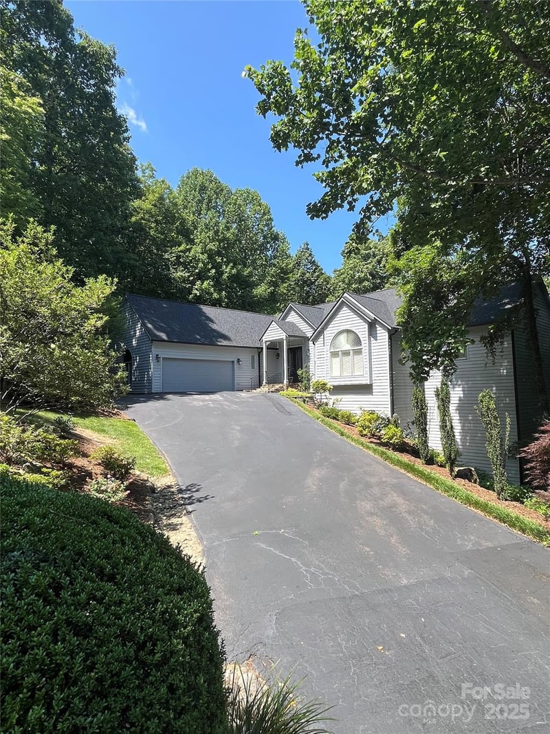135 POPLAR Loop, Flat Rock, NC - 3 beds, 4.5 baths, 4,532 sqft - $1,800,000