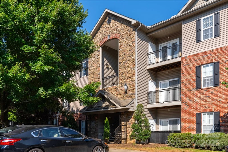 332 Appeldoorn Circle, Asheville, NC - 3 beds, 2 baths, 1,243 sqft - $210,000