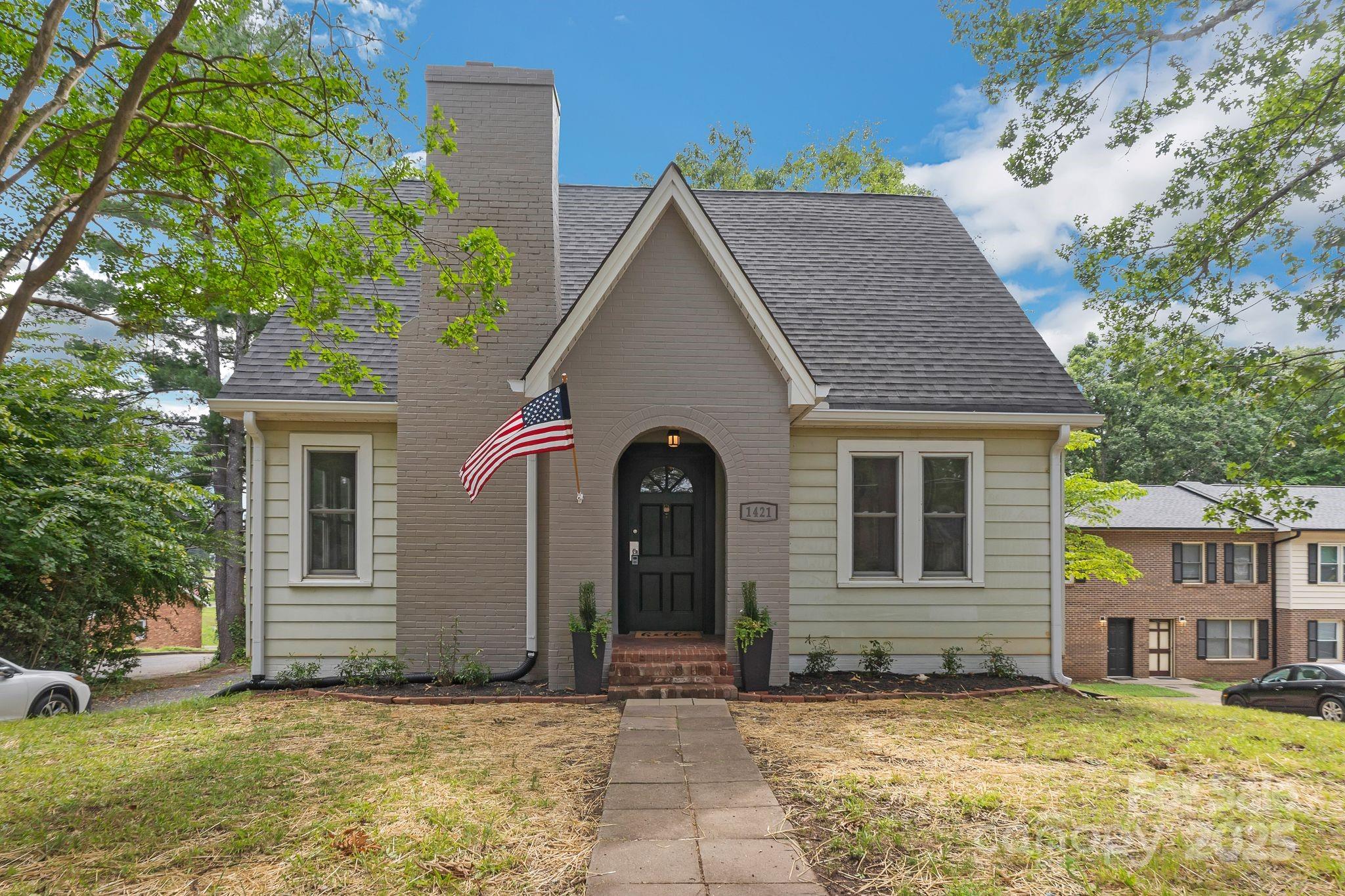 1421 12th Street Drive NW, Hickory, NC. property listing photo