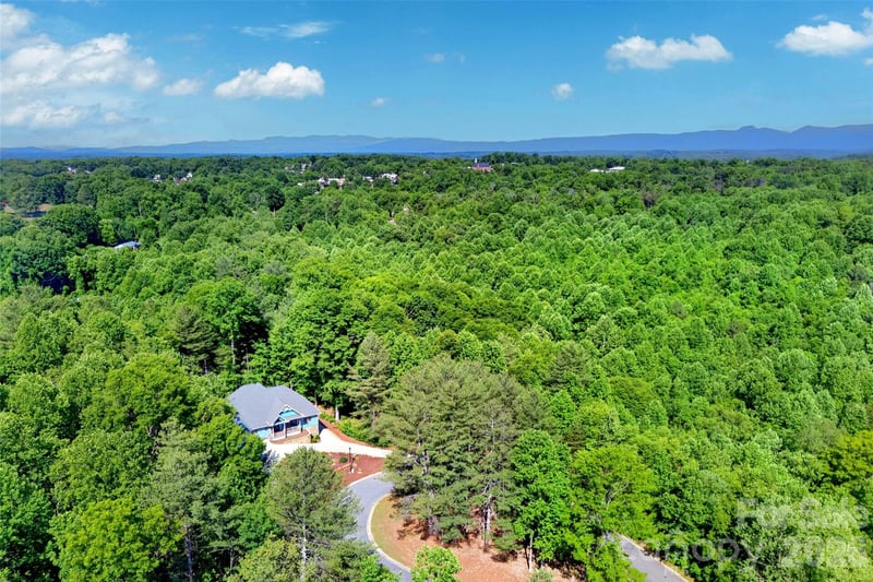 225 Henrys Glen Drive, Morganton, NC - 4 beds, 3.5 baths, 2,921 sqft - $850,000