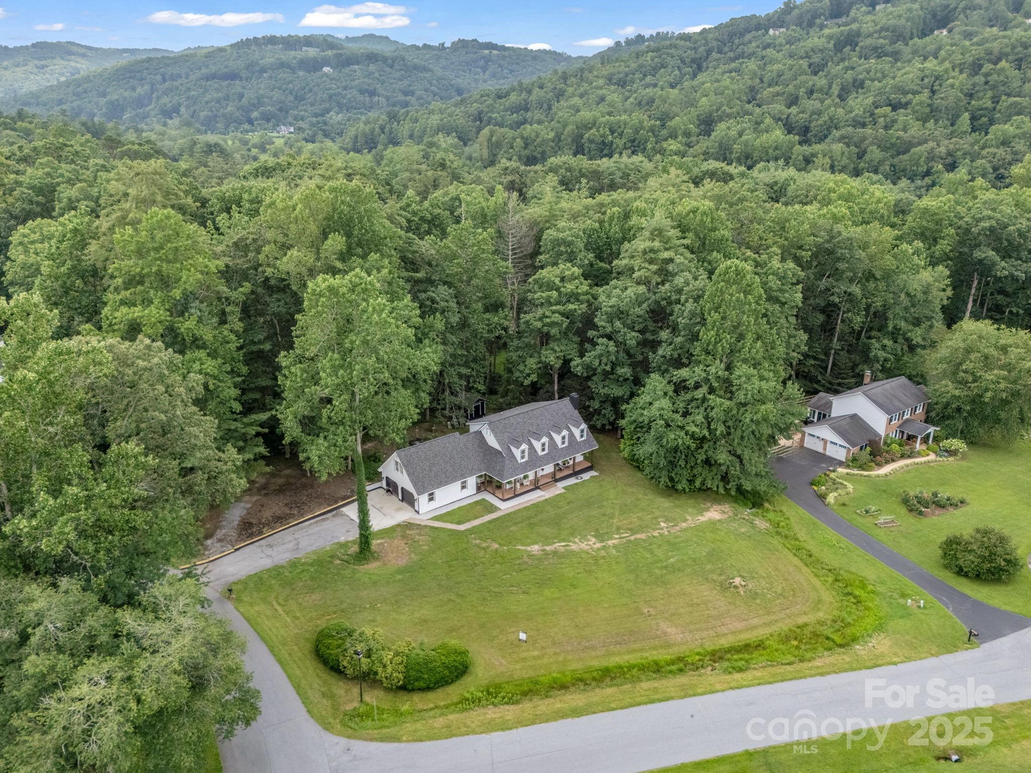 213 Raintree, Hendersonville, NC. property listing photo
