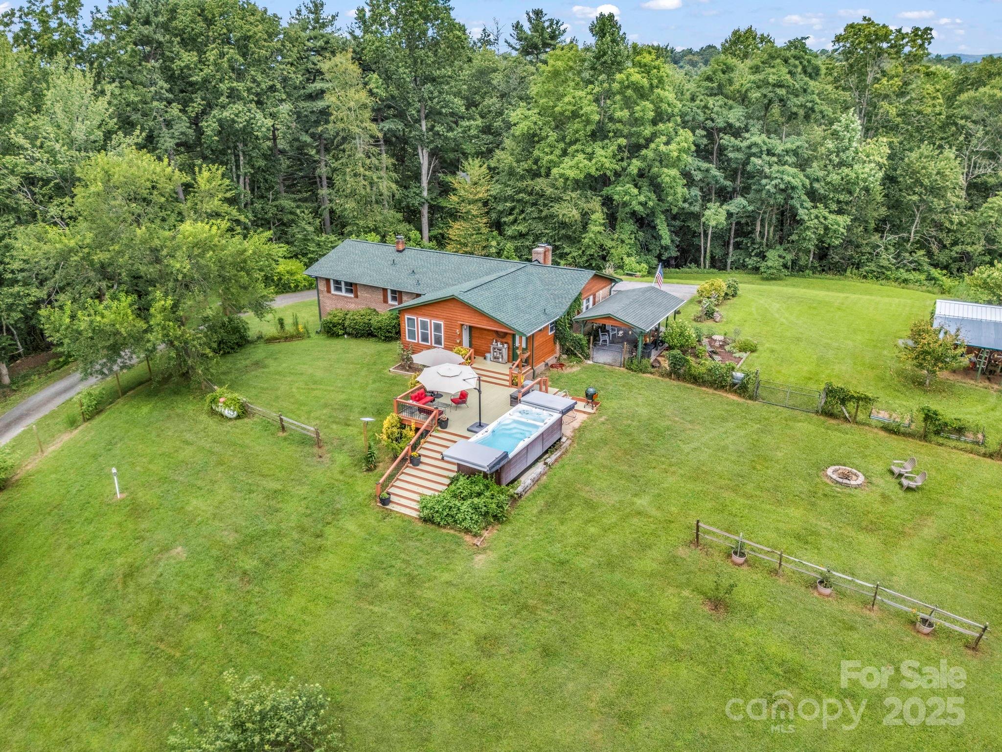 61 Overbrook, Saluda, NC. property listing photo