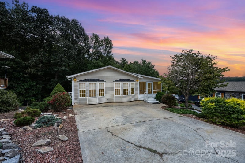 115 Trails End, New London, NC - 3 beds, 3 baths, 1,824 sqft - $393,000