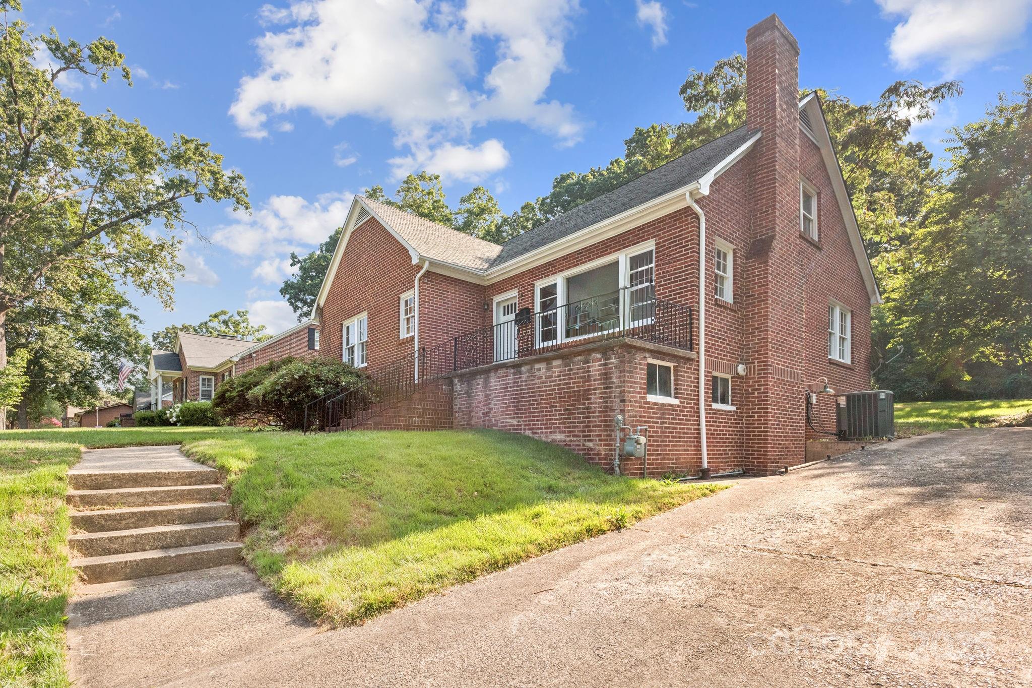 113 Falls, Morganton, NC. property listing photo
