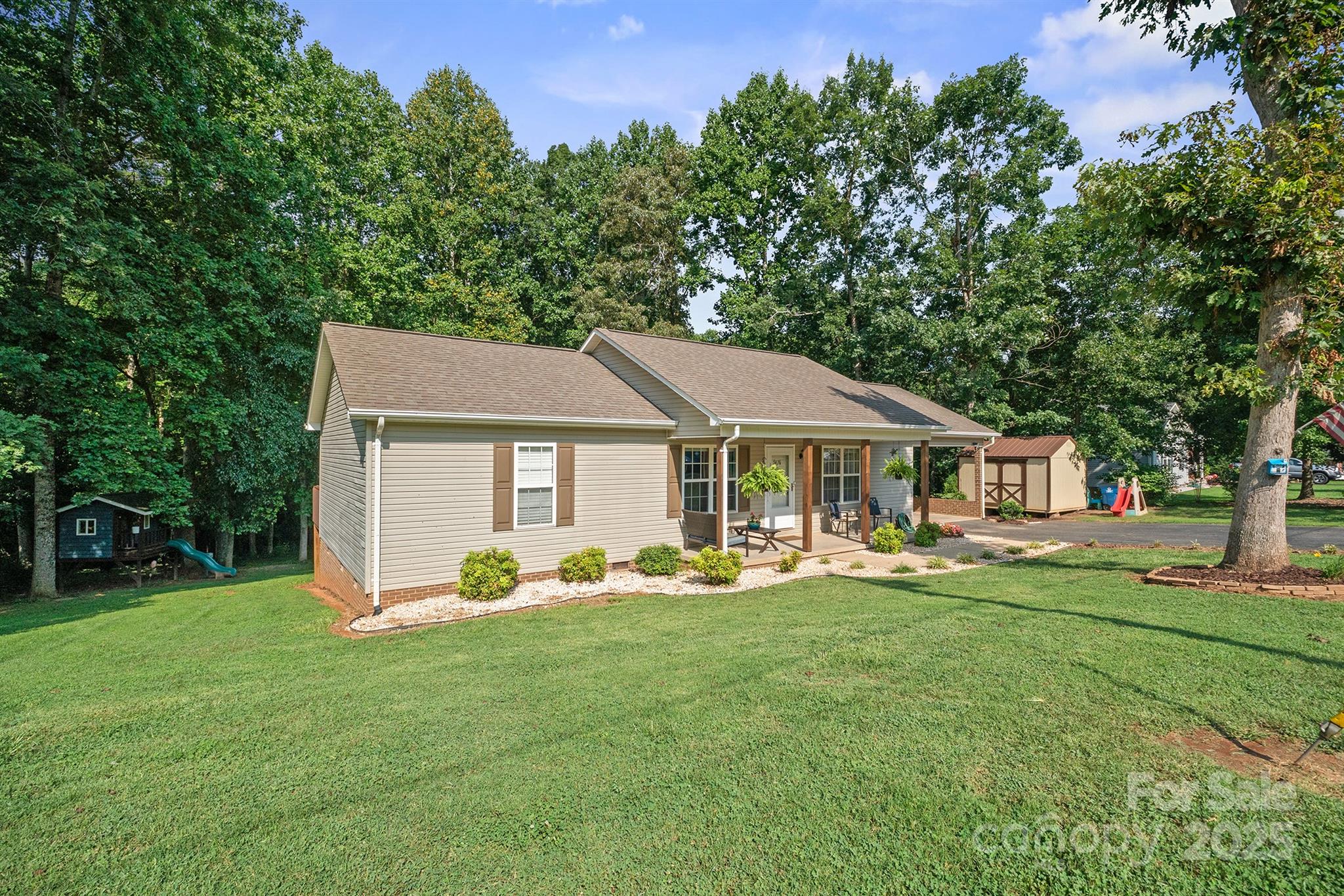 5476 Chestnut Drive, Hickory, NC. property listing photo
