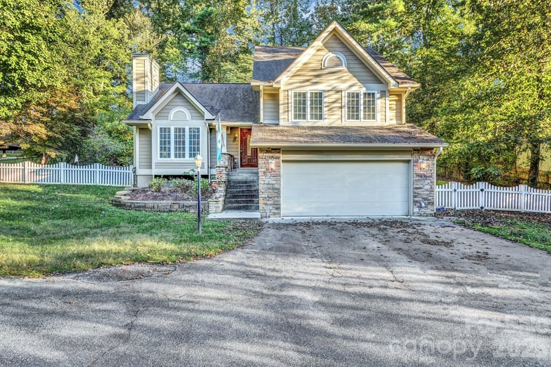 911 Fanning Bridge Road, Fletcher, NC - 3 beds, 3 baths, 1,832 sqft - $489,000