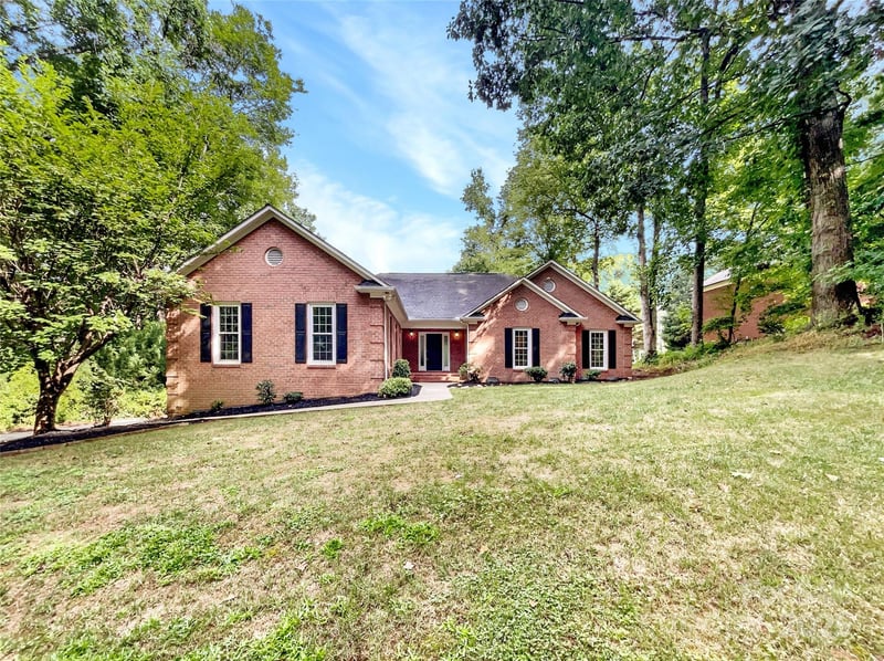8117 Shannon Woods Lane, Matthews, NC - 4 beds, 2 baths, 2,092 sqft - $600,000