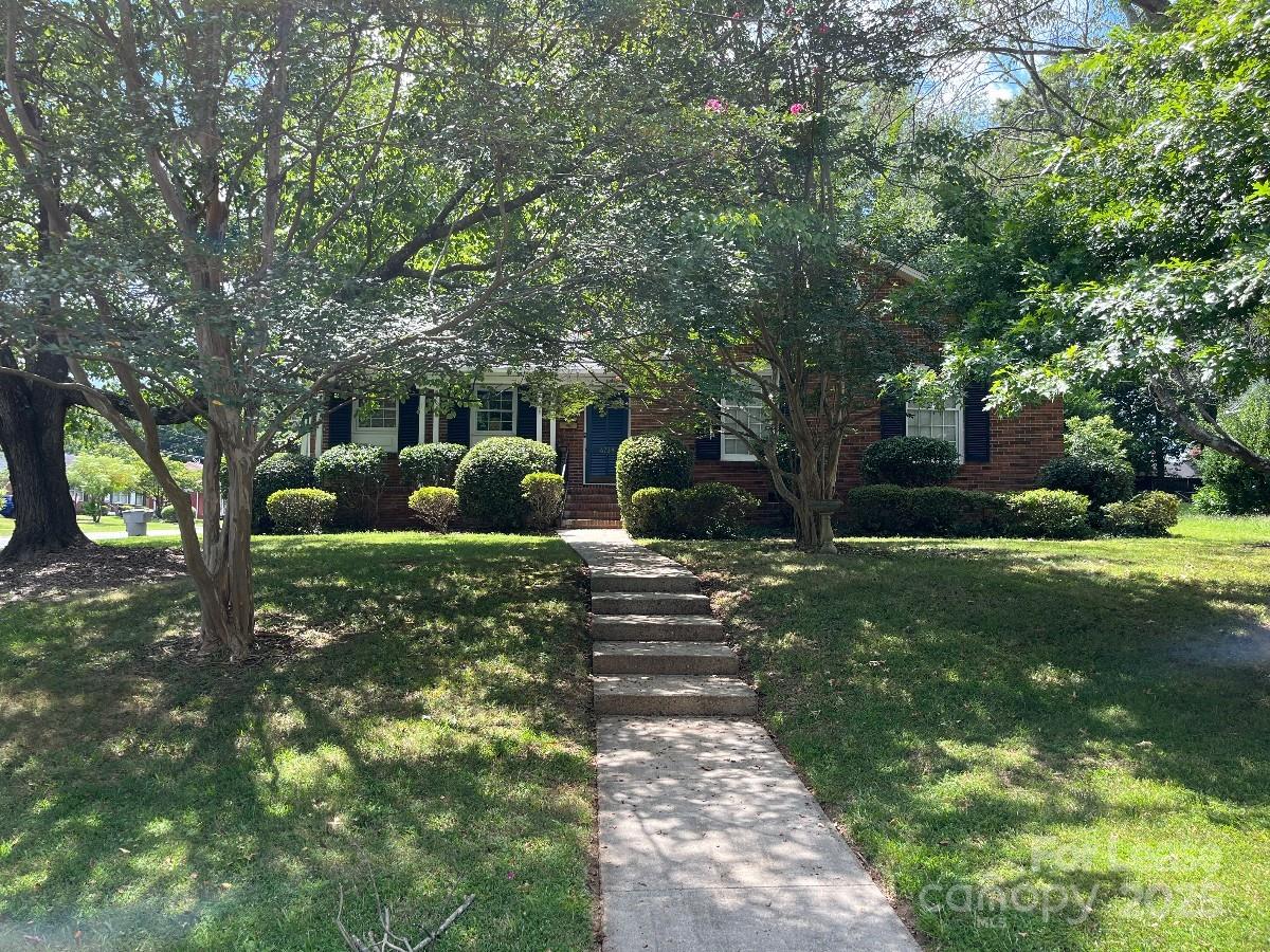 6734 Knollgate Drive, Charlotte, NC. property listing photo