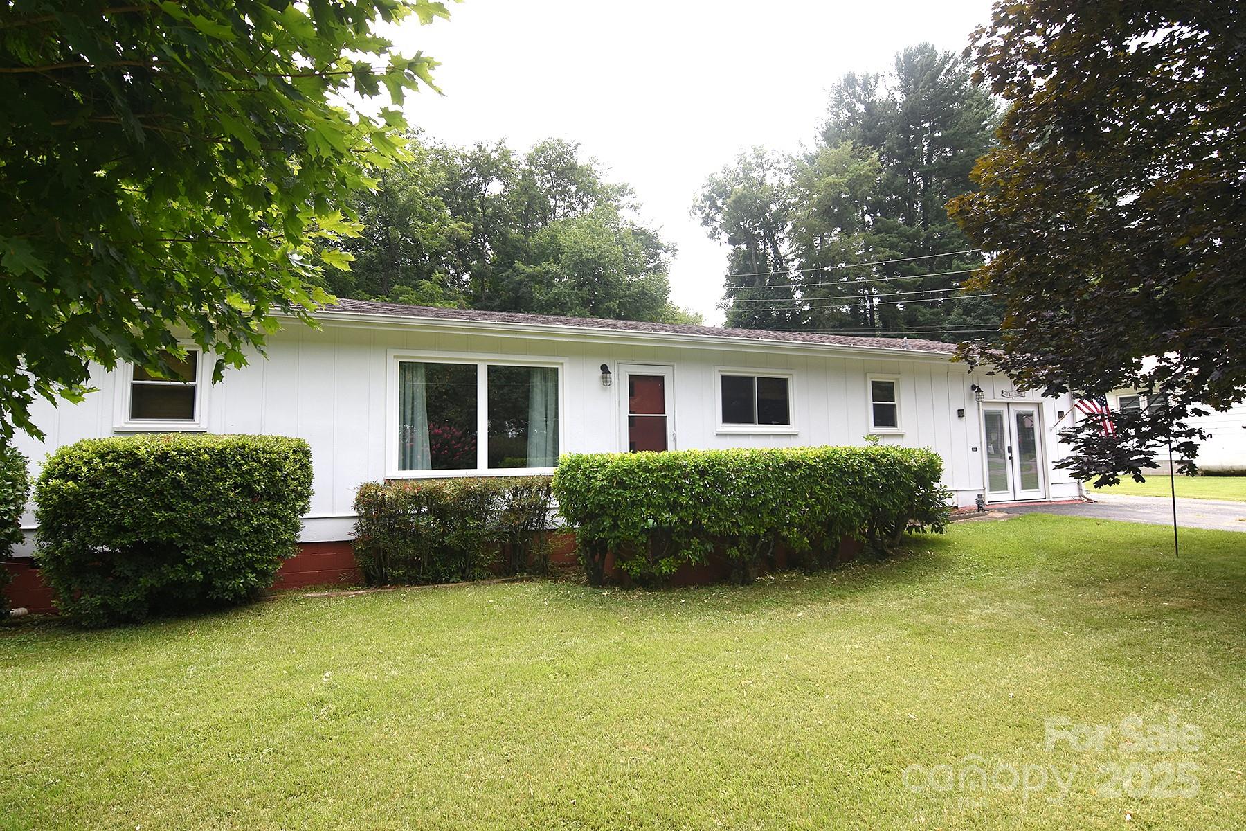 86 Skyview, Waynesville, NC. property listing photo
