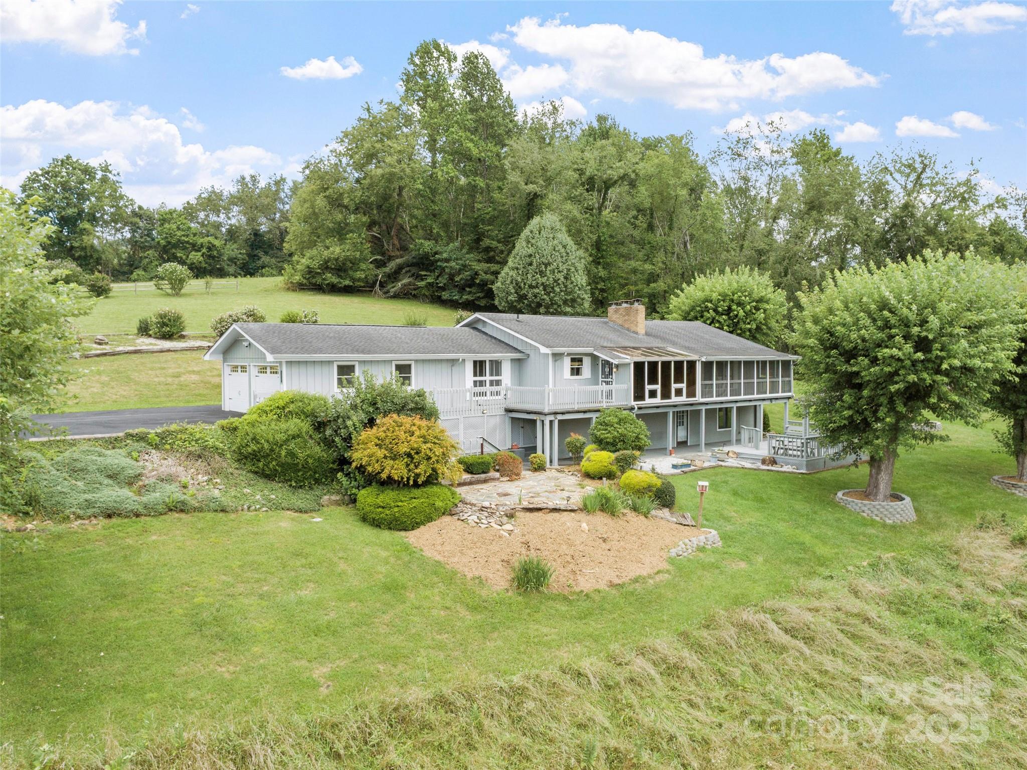220 Grand View, Burnsville, NC. property listing photo