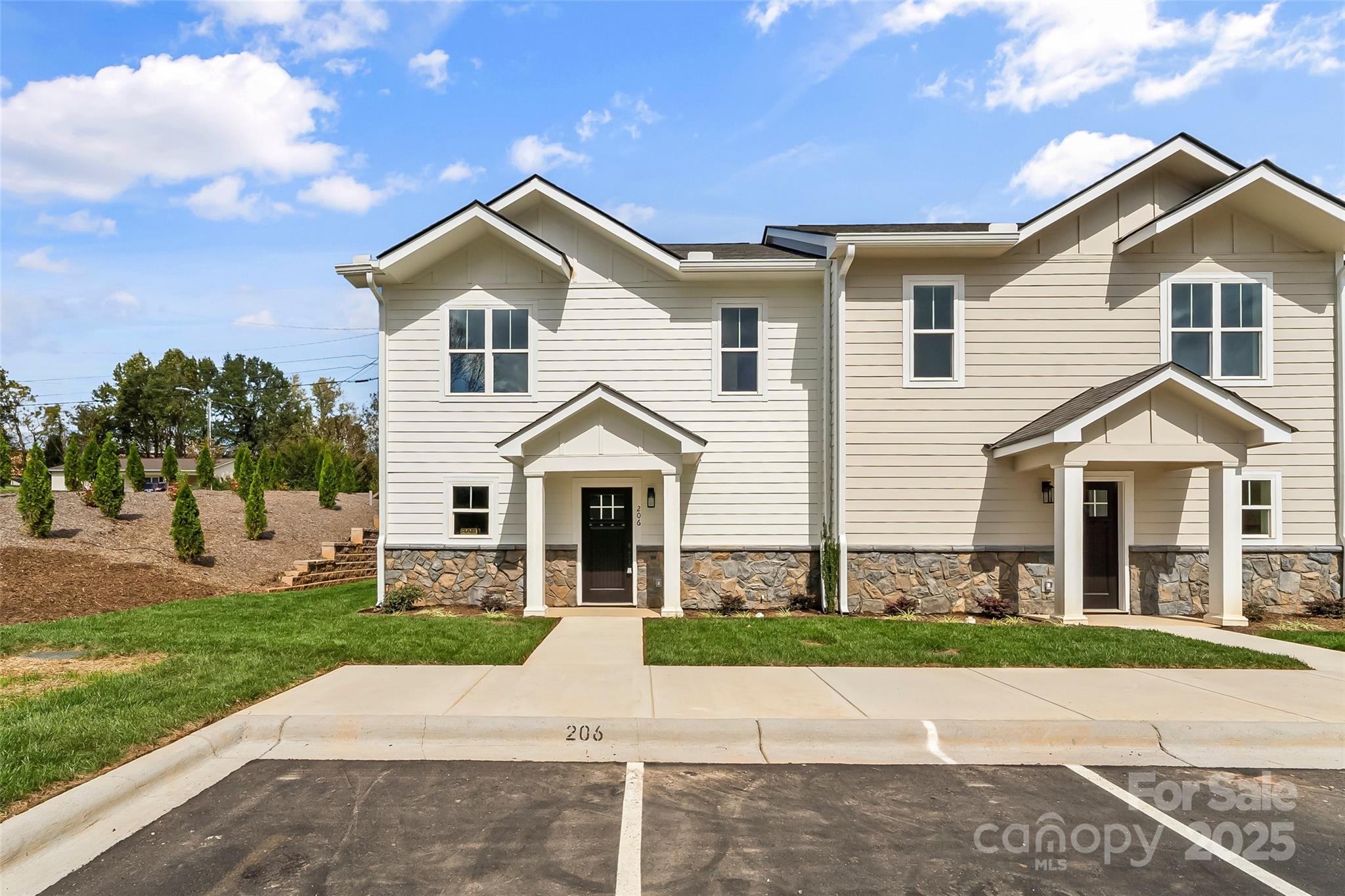 206 Beacon, Morganton, NC. property listing photo