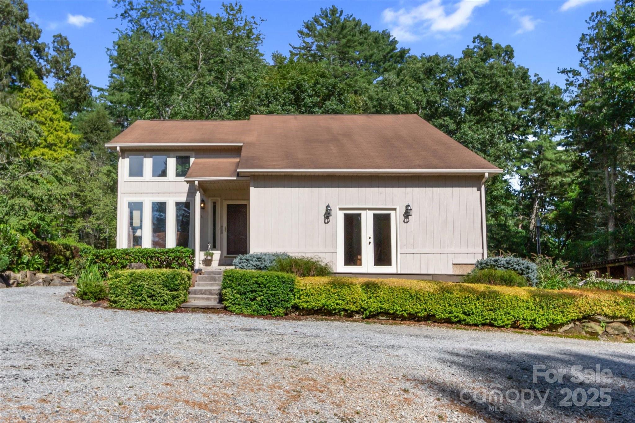 202 Merriwood, Hendersonville, NC. property listing photo