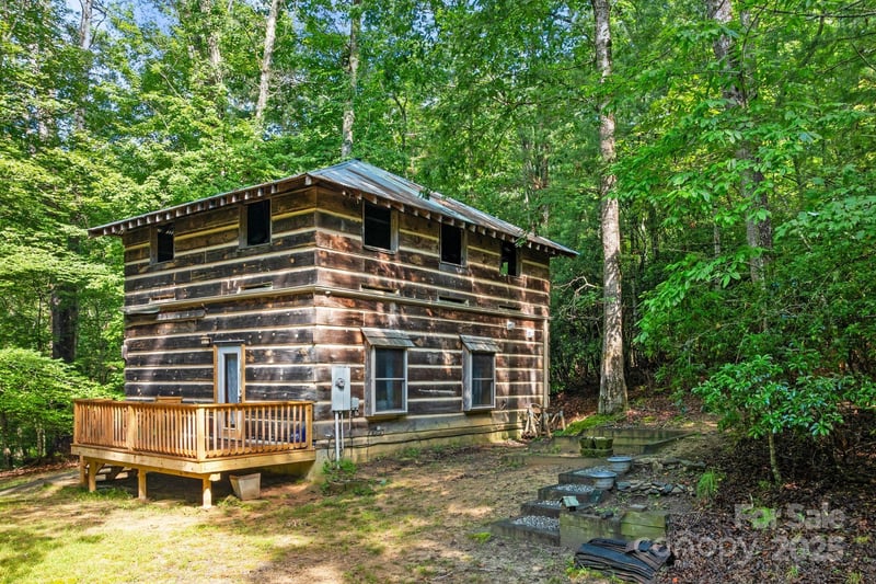 118 Blossom Road, Brevard, NC - 1 bed, 1 bath, 684 sqft - $219,000