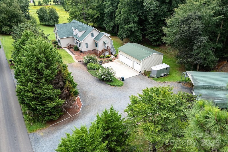 366 Lakehurst Farm, Norwood, NC - 3 beds, 3 baths, 2,628 sqft - $592,500