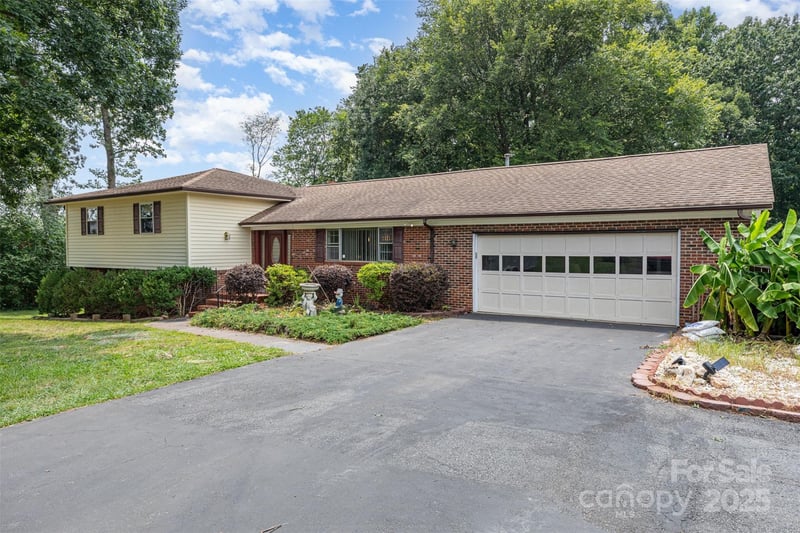 9825 Hagers Road, Huntersville, NC - 3 beds, 3 baths, 2,875 sqft - $995,000