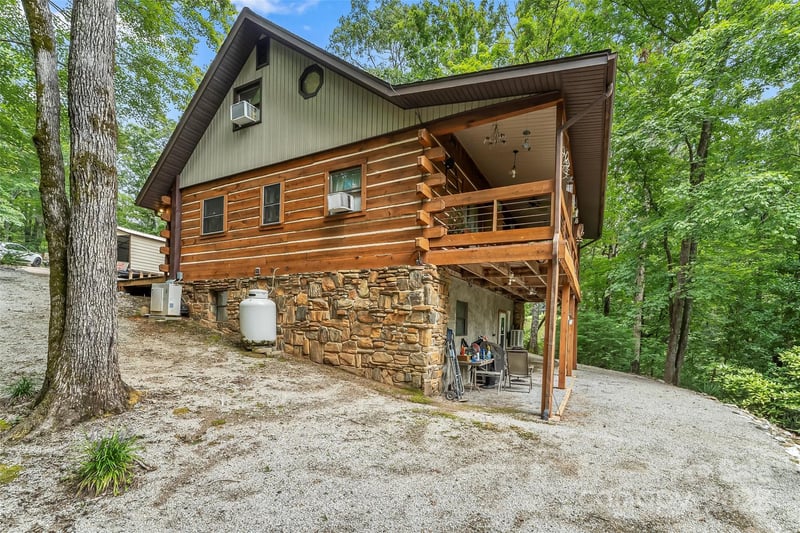 653 Lakeview Drive N, Marion, NC - 4 beds, 2.5 baths, 2,100 sqft - $599,000