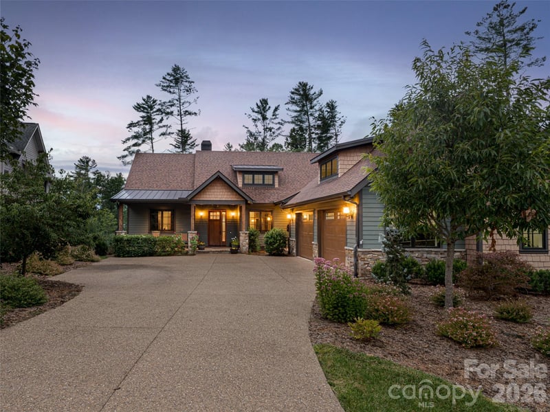 50 Hallett Court, Asheville, NC - 5 beds, 4 baths, 4,323 sqft - $1,998,000