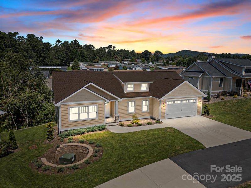 54 Olde Oak Lane, Hendersonville, NC - 3 beds, 2 baths, 2,185 sqft - $585,000