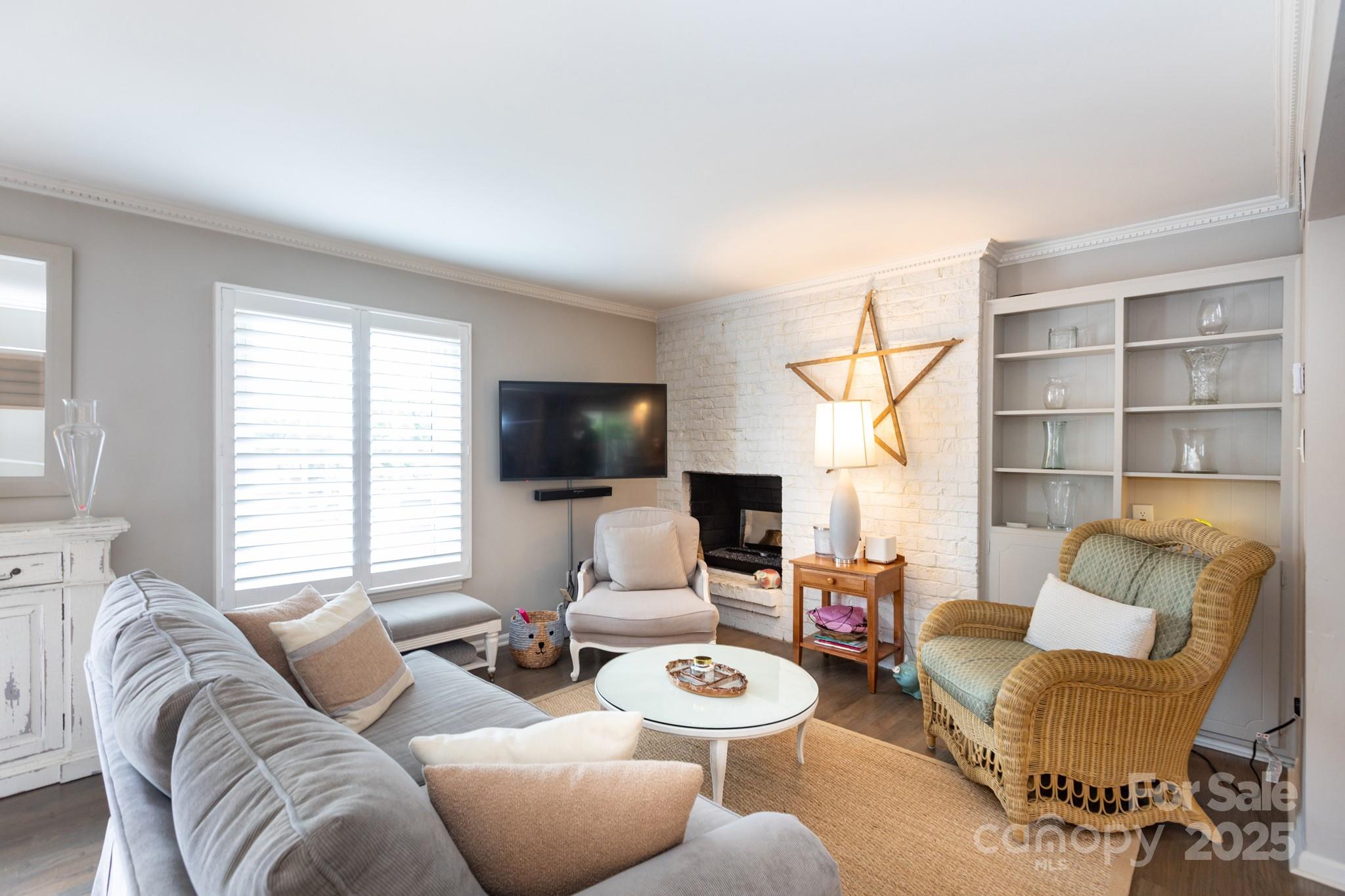 2229 Rexford Road E, Charlotte, NC. property listing photo