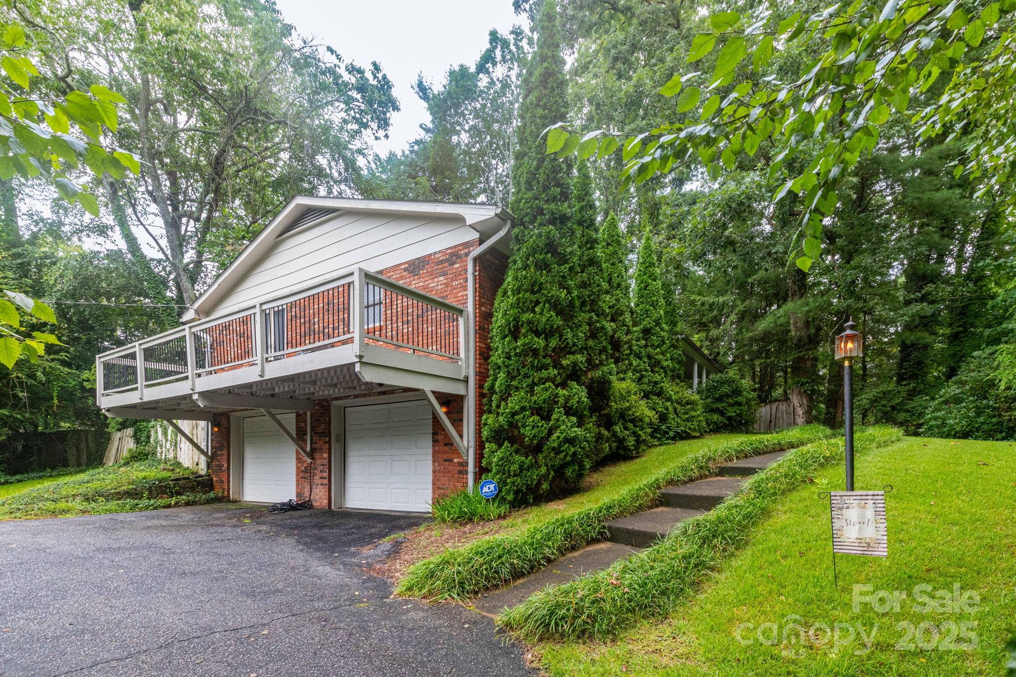 936 Toxaway, Hendersonville, NC. property listing photo