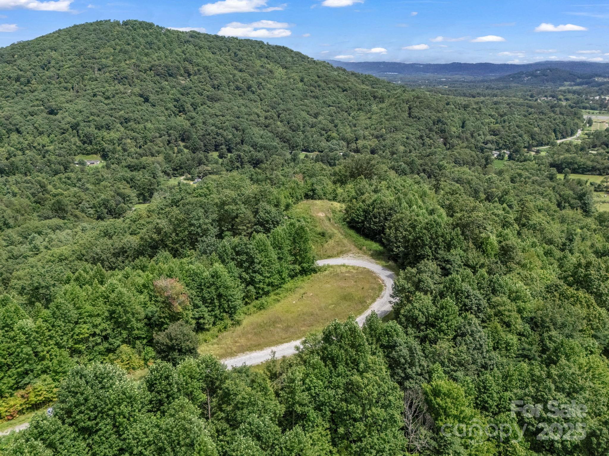 000 Climbing Rd, Hendersonville, NC 28792. property listing photo