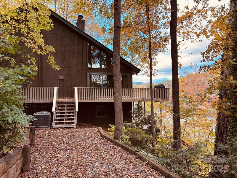 222 West Lake, Lake Lure, NC - 3 beds, 3 baths, 2,182 sqft - $775,000