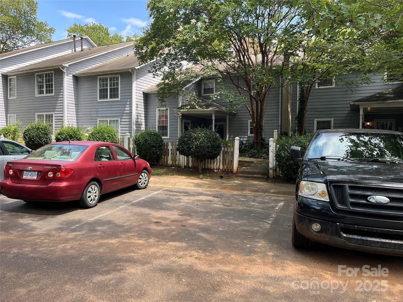6011 Treetop Court, Charlotte, NC - 2 beds, 2 baths, 1,287 sqft - $200,000