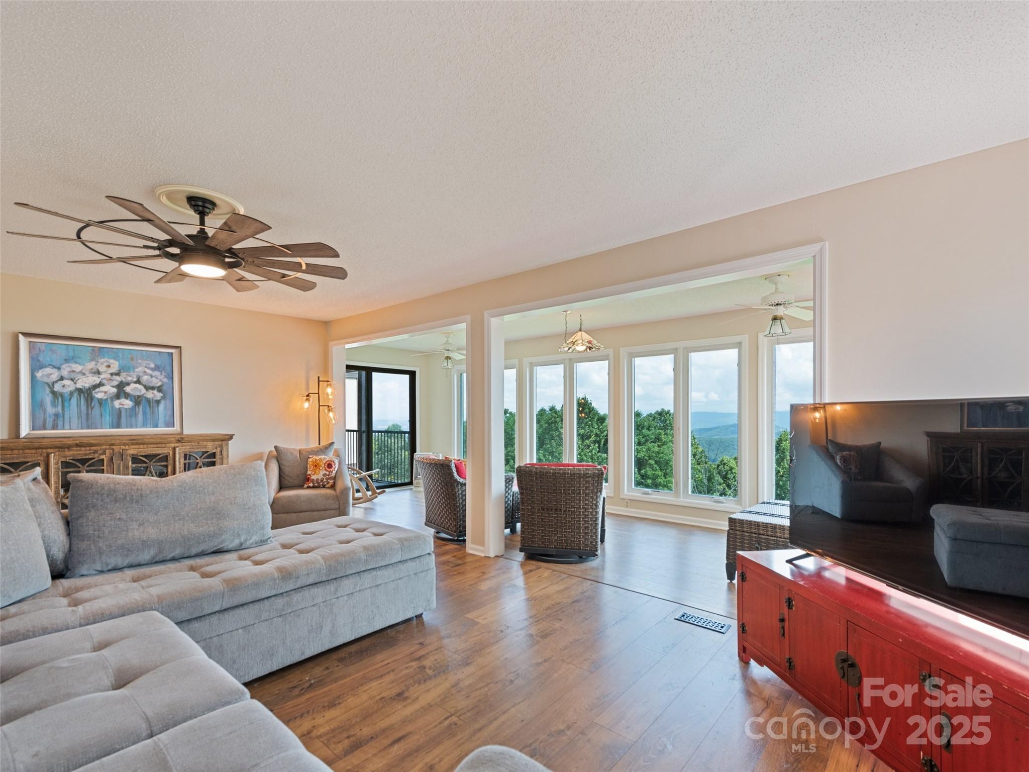 602 Fleetwood Plaza, Hendersonville, NC. property listing photo