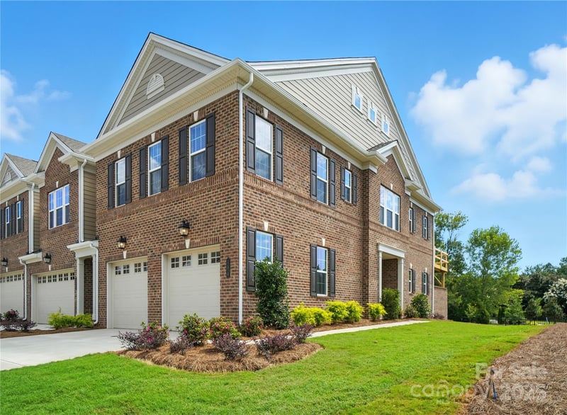 12123 Lavinia, Charlotte, NC - 4 beds, 4 baths, 2,569 sqft - $774,990