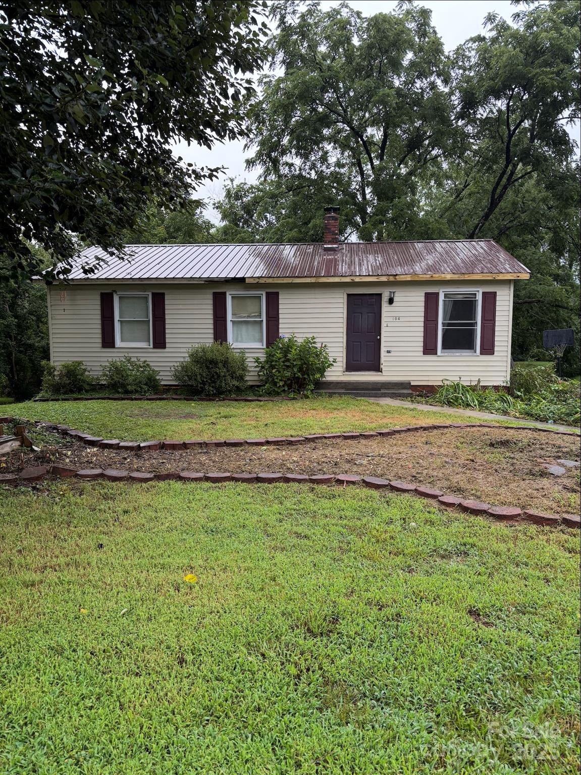 104 Whitley, Morganton, NC. property listing photo