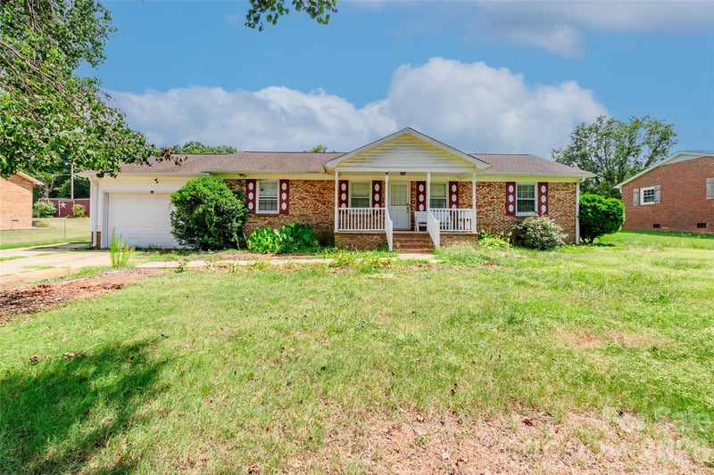 505 Pam Drive, Gastonia, NC - 3 beds, 1.5 baths, 1,913 sqft - $225,000