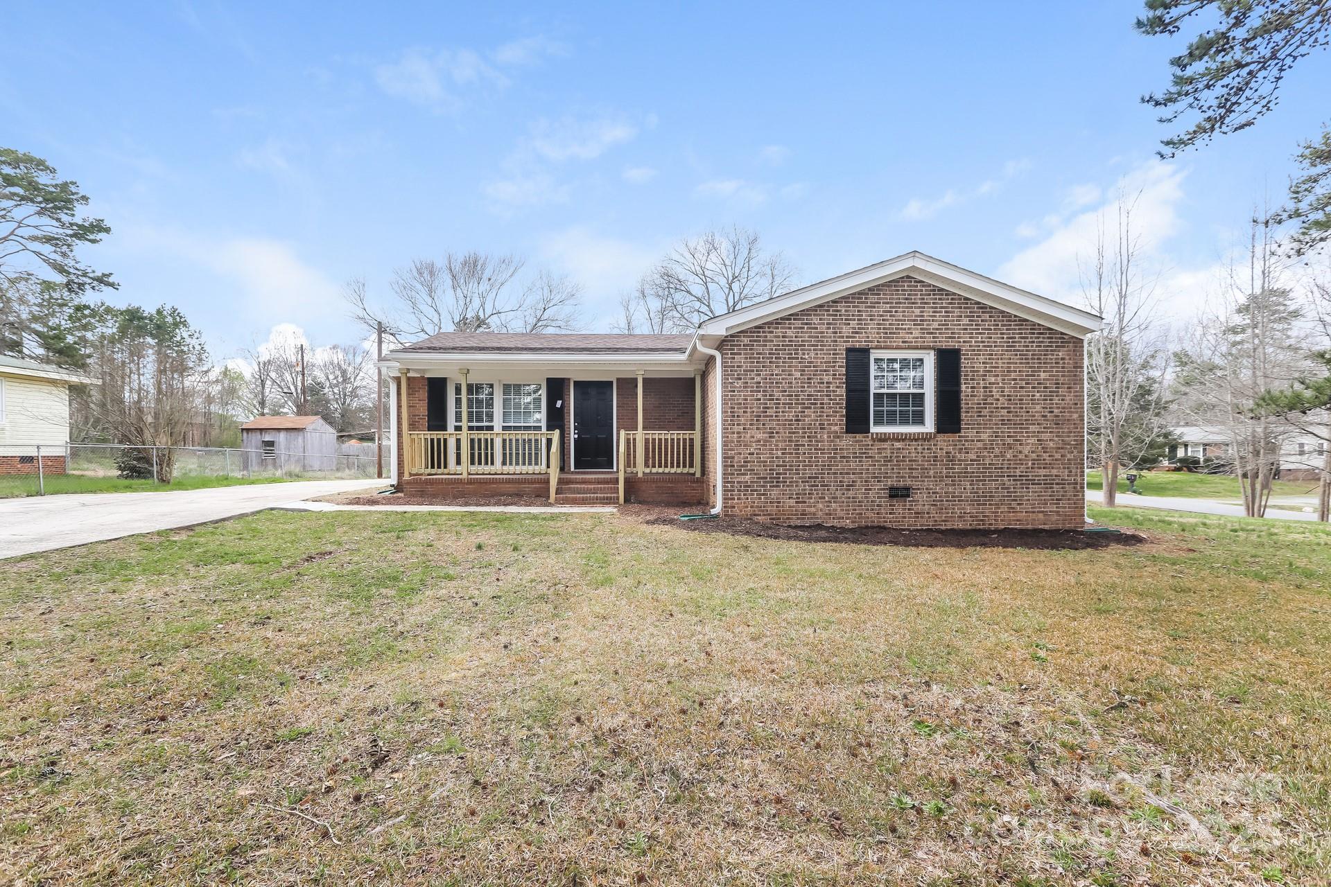 319 Cedarwood Lane, Matthews, NC. property listing photo