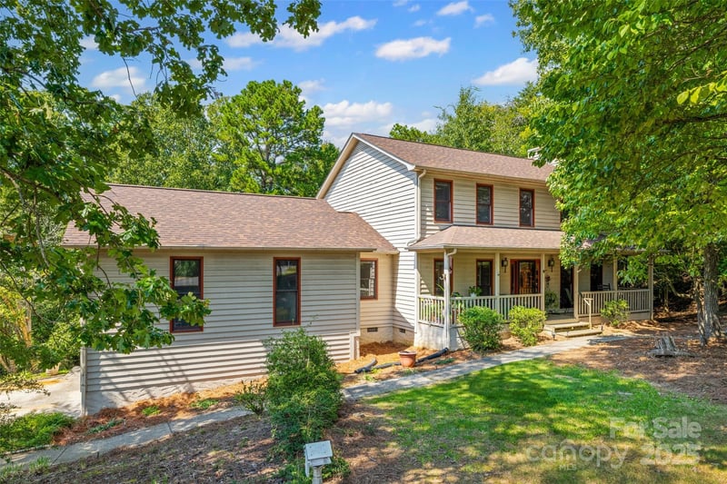 25011 Club View Drive, Tega Cay, SC - 3 beds, 2.5 baths, 2,010 sqft - $445,000