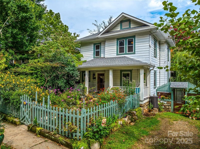 138 French Broad, Asheville, NC - 4 beds, 4 baths, 3,276 sqft - $800,000