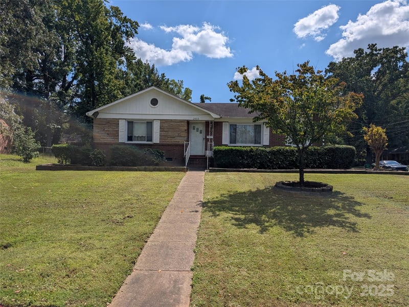 2855 Fordwood Drive, Charlotte, NC - 3 beds, 1 bath, 1,013 sqft - $230,000