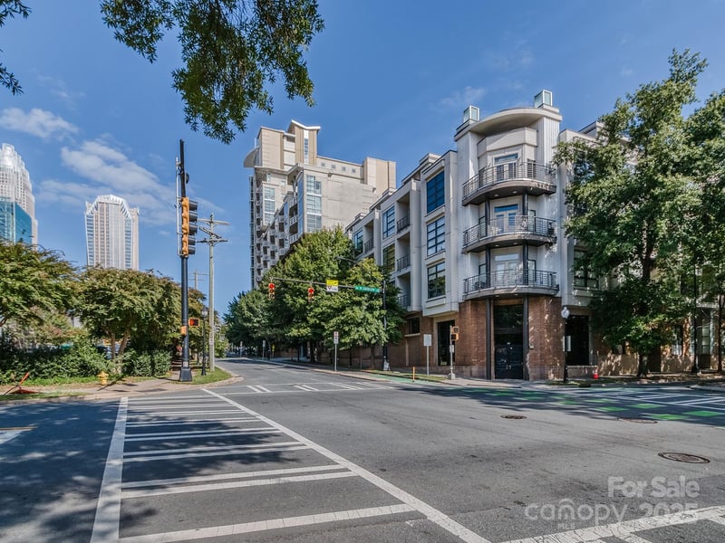 525 E Sixth Street Apt 407, Charlotte, NC - 1 bed, 1 bath, 559 sqft - $195,000