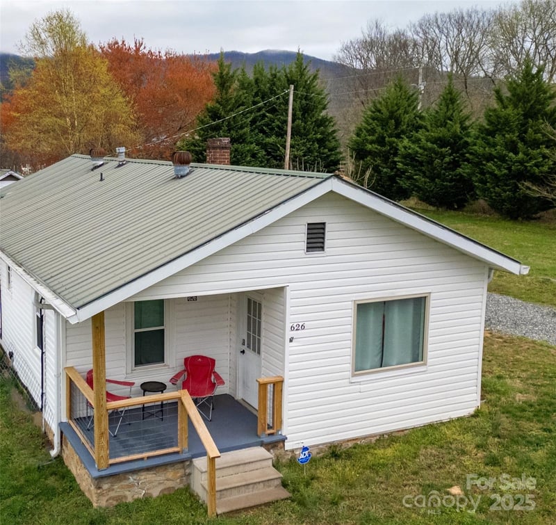 626 Fairview Loop, Hot Springs, NC - 4 beds, 2 baths, 1,300 sqft - $400,000