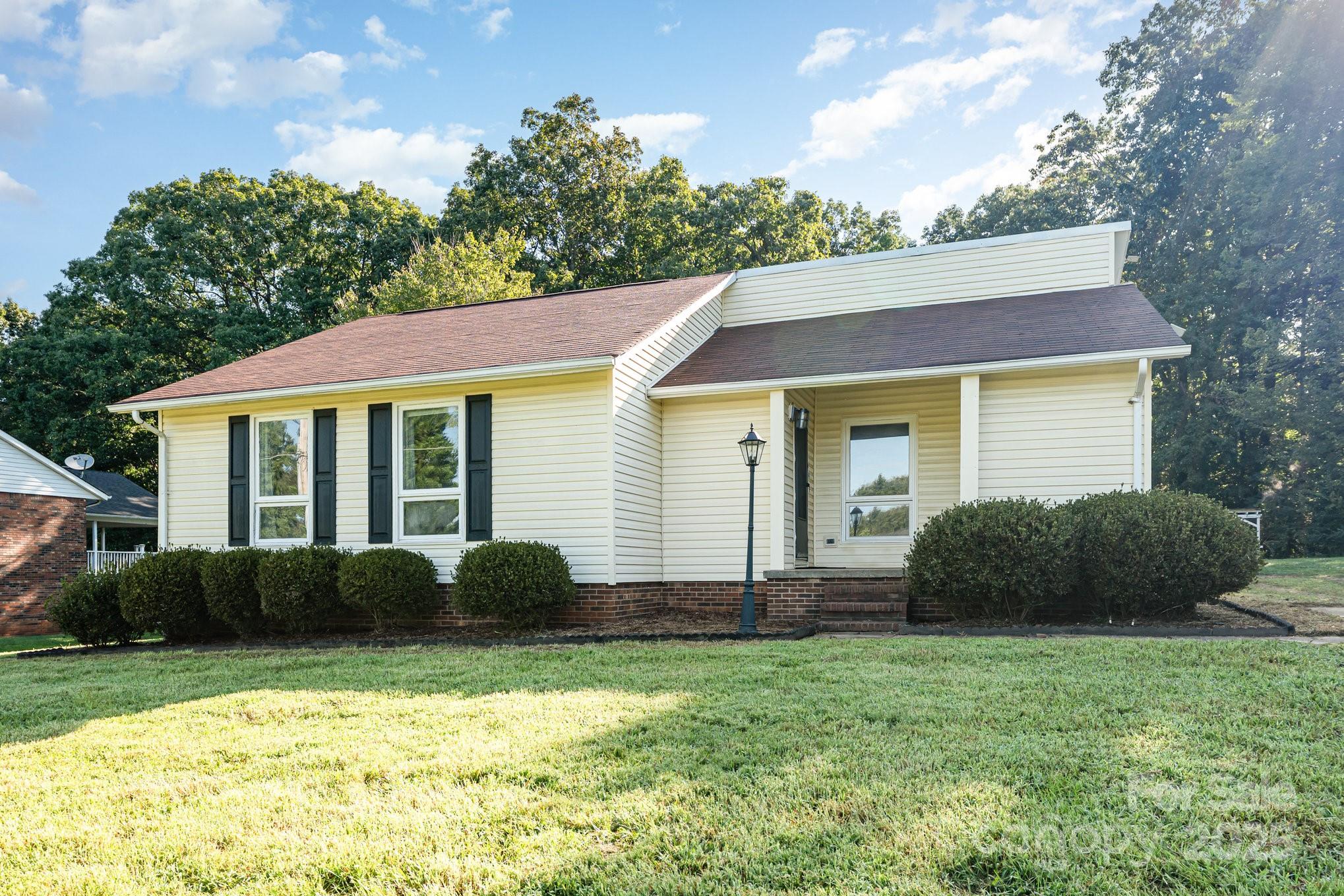 152 Sparrow Lane, Statesville, NC. property listing photo