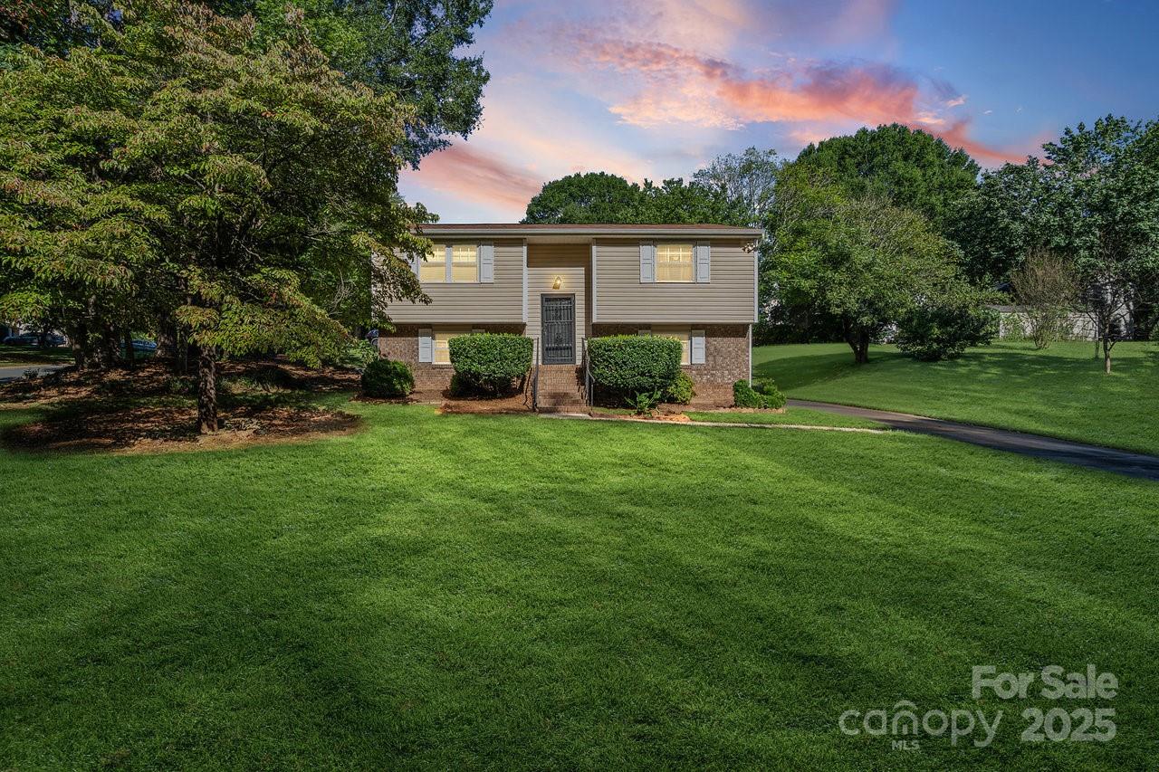 8619 Eaglewind Drive, Charlotte, NC. property listing photo
