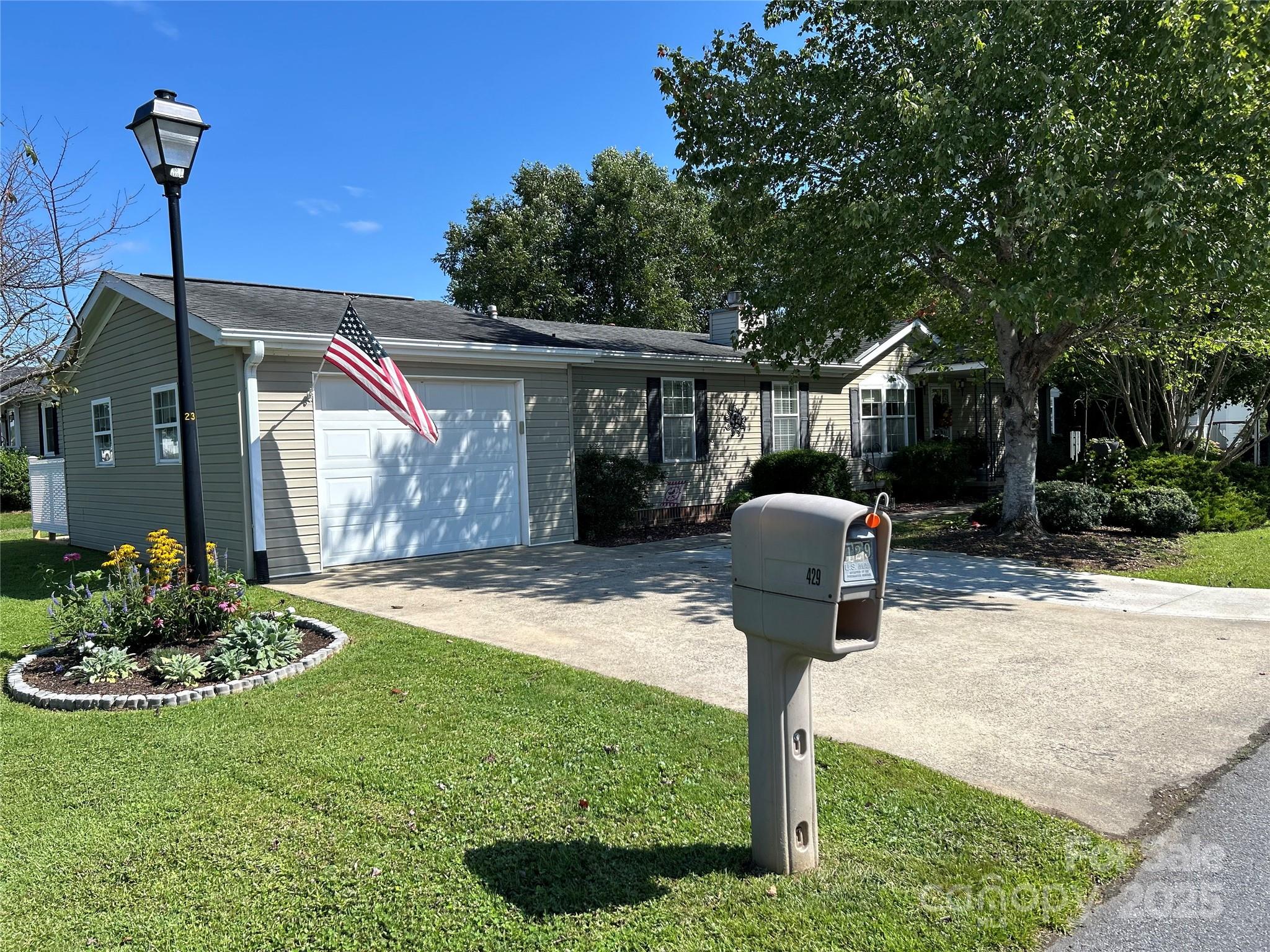 429 Riverwind, Hendersonville, NC. property listing photo