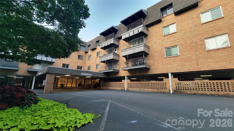1323 Queens Road Apt 320, Charlotte, NC - 2 beds, 2 baths, 1,066 sqft - $220,000
