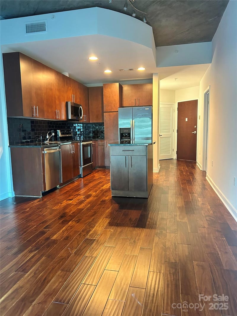 210 N Church Street Apt 1105, Charlotte, NC - 1 bed, 1 bath, 668 sqft - $305,000